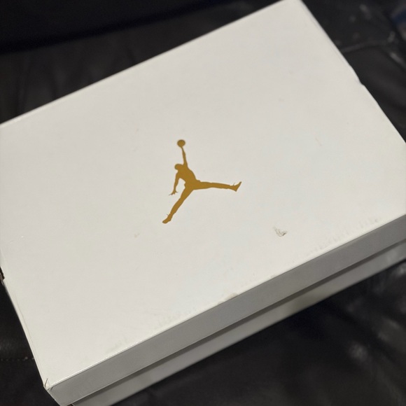 Women’s Air Jordan 1 Low size 6 (2 right feet!) - Picture 8 of 8